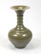 Balustervase mit Tea Dust Glasur Wanli Marke