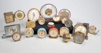 Sammlung von 21 alten Weckern