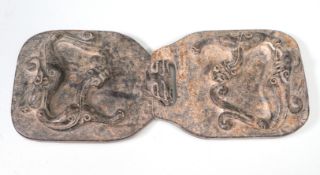 Doppelter Gürtelhaken aus Nephrit