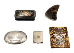 An Edwardian silver oval hinge-lidded tobacco box.