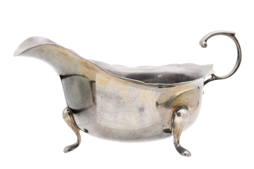 A pair of silver sauce boats by Adie Brothers Ltd. - Image 3 of 9