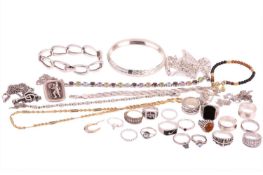 A collection of mixed jewellery items including a silver curved link bracelet; a knife edge bangle s