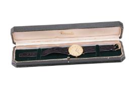 A Mappin & Webb 9ct yellow gold watch featuring a quartz movement in a yellow gold 9ct case meas