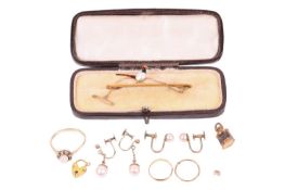 A small collection of miscellaneous jewellery items; to include examples of a pheasant bar brooch, e