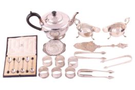 A mixed collection of silver items; to include a cased of six coffee spoons with bean finials by Map