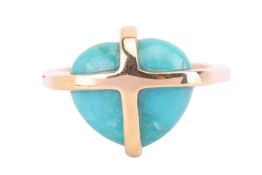 A heart-shaped turquoise dress ring in 9ct yellow gold, set with a heart-shaped turquoise in a cruci