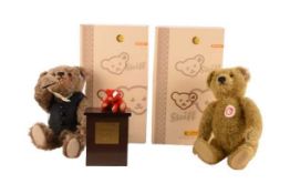 Steiff: Gregory the Growler Bear, number 20/1908, with original certificate and box, measuring 28 cm