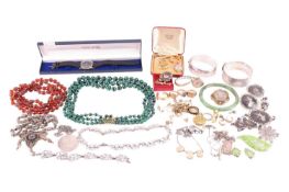 A quantity of miscellaneous jewellery items; to include examples of a 22ct yellow gold wedding band 