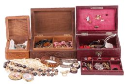 A collection of four rings, to include a 22ct gold band ring, two rings tested as 9ct and 18ct gold,