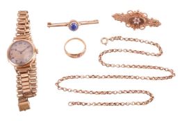 A small collection of jewellery items; to include an Etruscan Revival bar brooch in 9ct gold, decora