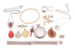A mixed collection of items; to include examples of a 22ct gold wedding band, size K, 2.1 grams; a h