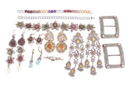 A small collection of gem-set jewellery items; to include a set of 'daffodil' flowerhead suite set w