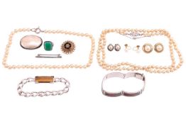 A mixed collection of jewellery including a string of round cultured pearl necklace with box clasp, 