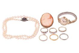 A small aggregate of jewellery items; to include a 22ct gold wedding band in size N; a diamond half 