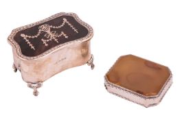 A silver and tortoiseshell trinket box and a French agate snuff box, the trinket box of shaped recta