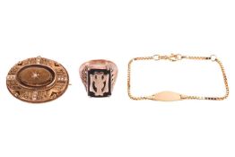 An Etruscan Revival style brooch, a signet ring and a 9ct gold box chain bracelet; The memorial broo