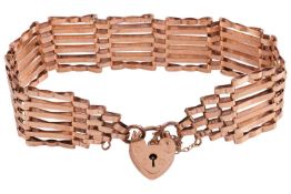 A 9ct gold gate bracelet, with cinched details and completed with a heart-shaped padlock clasp, stru