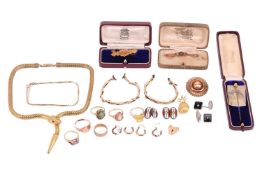 A collection of jewellery items including a gem-set Victorian brooch marked '15ct', an amethyst and 