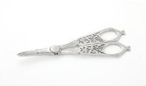 A PAIR OF VICTORIAN SILVER GRAPE SCISSORS