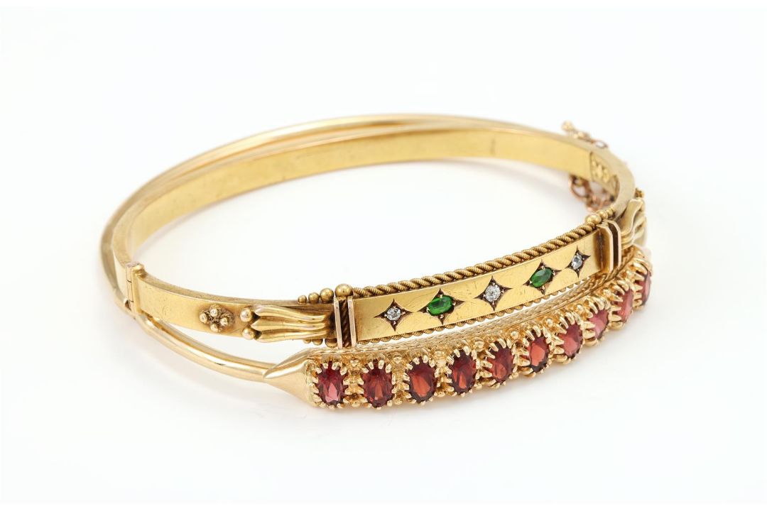 A VICTORIAN DIAMOND AND GREEN STONE HINGED BANGLE, CIRCA 1880 - Image 1 of 2