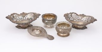 A COLLECTION OF SILVER ITEMS