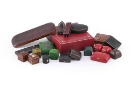 A SMALL COLLECTION OF EMPTY JEWELLERY BOXES