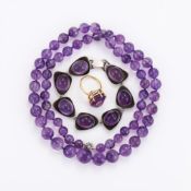 A SMALL COLLECTION OF AMETHYST JEWELLERY