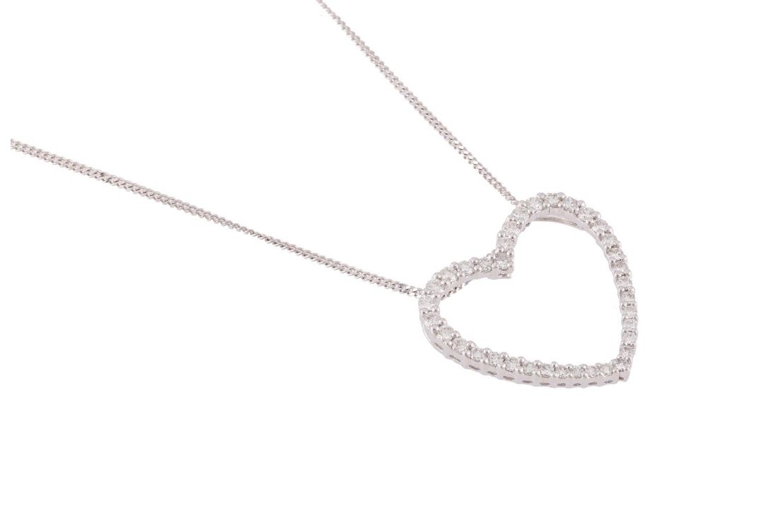 A DIAMOND HEART PENDANT ON CHAIN