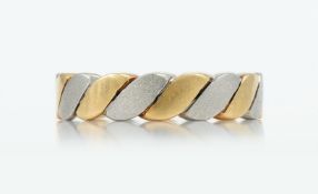AN 18 CARAT GOLD AND PLATINUM BAND RING, SHEFFIELD 1990