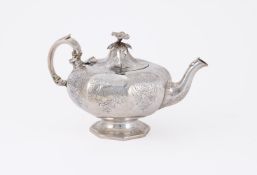 Y A VICTORIAN SILVER OCTAGONAL BALUSTER TEA POT