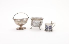 A COLLECTION OF SILVER ITEMS