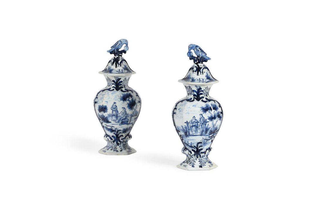 A PAIR OF DUTCH DELFT BALUSTER VASES AND COVERS, CIRCA 1900 - Image 1 of 3