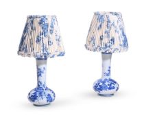 A PAIR OF JAPANESE BLUE AND WHITE VASES IN CHINESE STYLE, FIRST QUARTER 20TH CENTURY