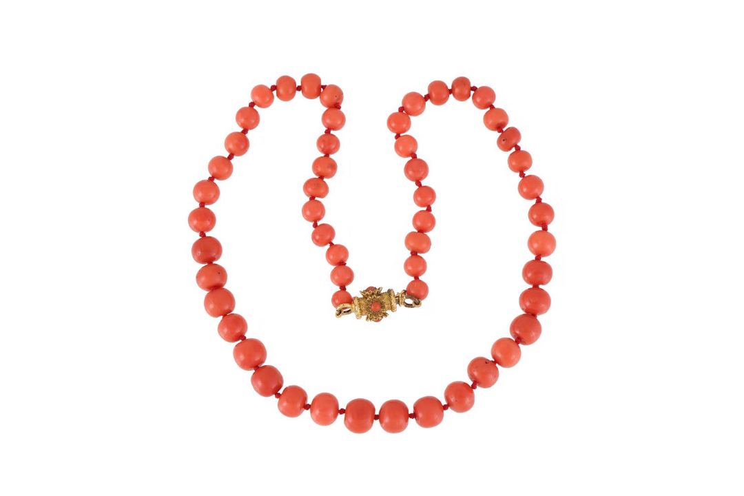 Y A NATURAL CORAL BEAD NECKLACE - Image 1 of 2