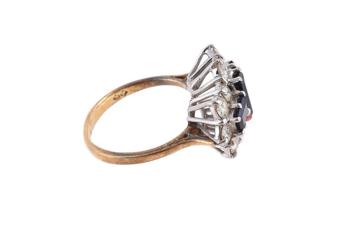 AN 18 CARAT GOLD, SAPPHIRE AND DIAMOND DRESS RING, LONDON 1979 - Image 2 of 2
