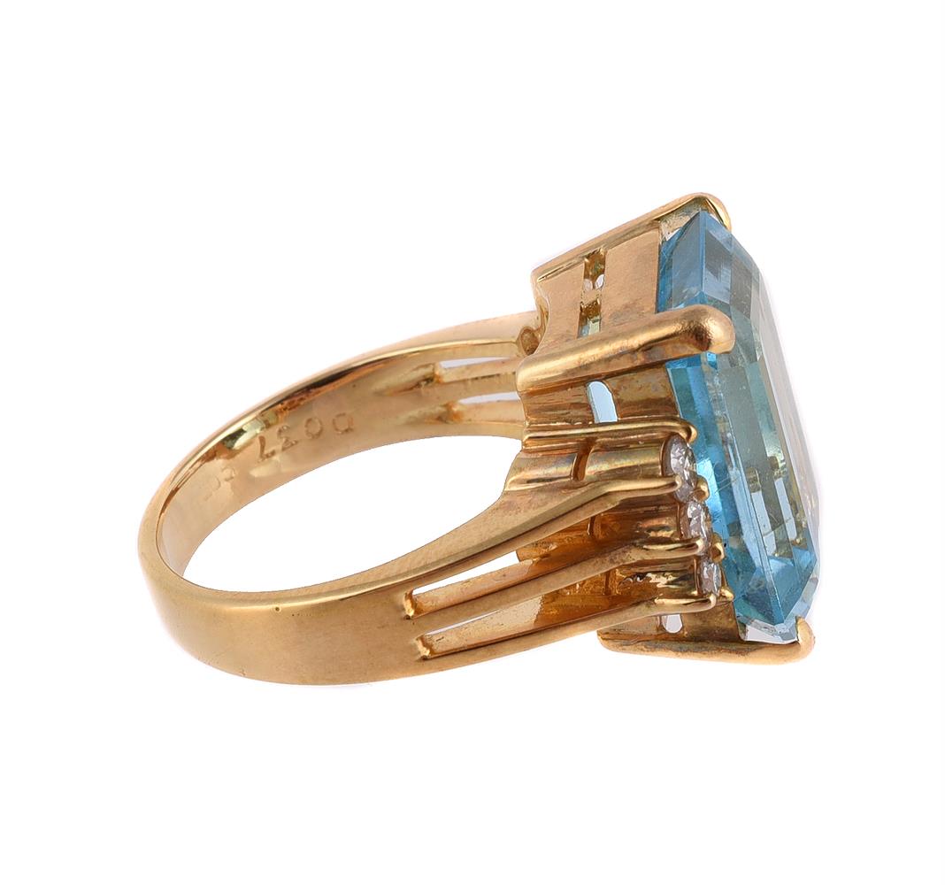A BLUE TOPAZ AND DIAMOND RING - Image 2 of 2