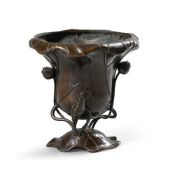A Japanese cast bronze jardinière