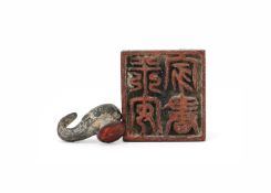 A Chinese bronze elephant-headed garment hook