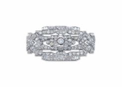 A MID 20TH CENTURY DIAMOND PLAQUE BROOCH