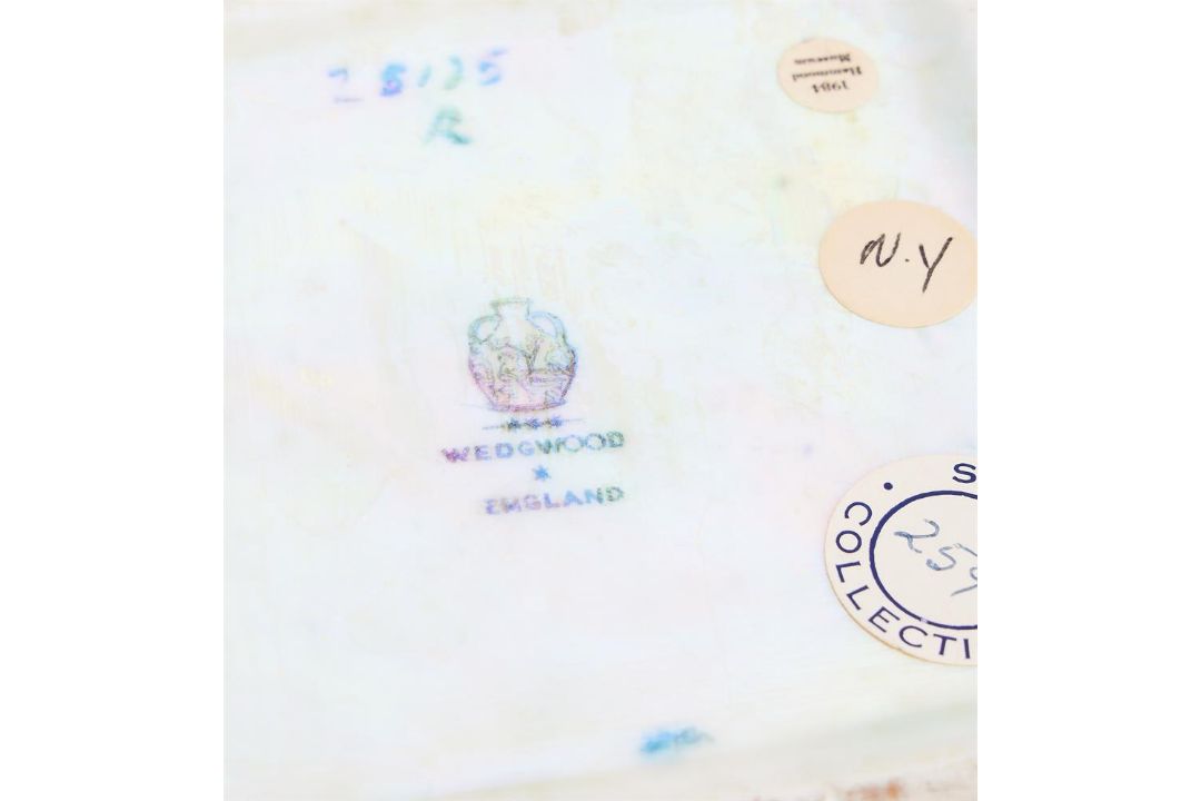 ‡ DAISY MAKEIG-JONES FOR WEDGWOOD, DANA - CASTLE ON A ROAD, A FAIRYLAND LUSTRE SQUARE SECTION VASE - Image 4 of 4