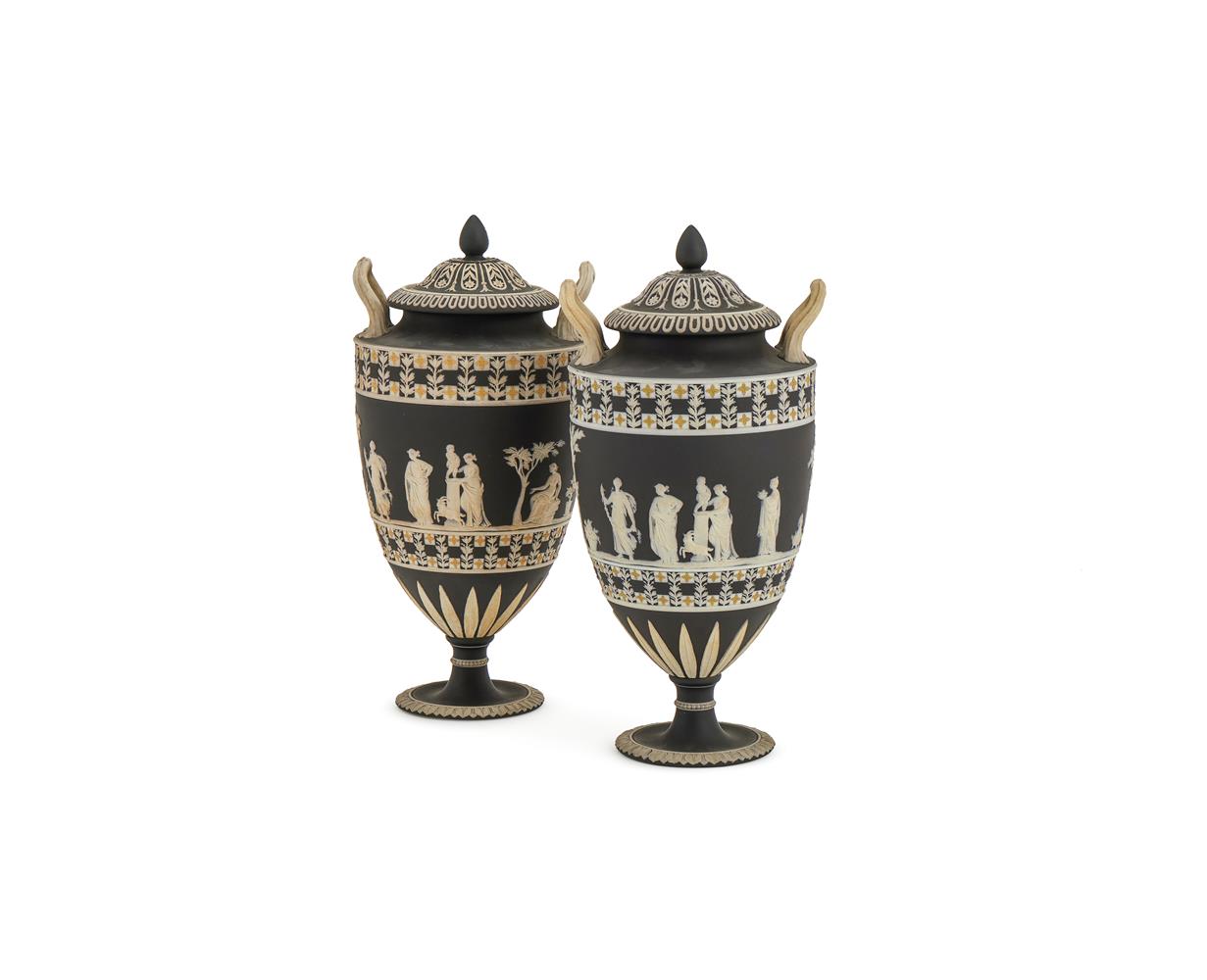 ‡ A PAIR OF WEDGWOOD JASPER TRICOLOUR DIP VASES AND COVERS, LATE 18TH CENTURY