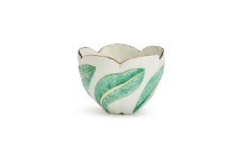 ‡ A CHELSEA PORCELAIN SCOLOPENDRIUM TEABOWL, CIRCA 1752-1755