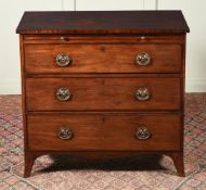 A GEORGE III MAHOGANY CHEST OF DRAWERS, CIRCA 1780