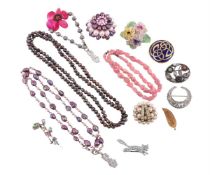 Y A SMALL COLLECTION OF COSTUME JEWELLERY