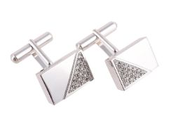 A PAIR OF DIAMOND SET CUFFLINKS