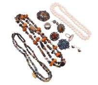 A COLLECTION OF SILVER COLOURED JEWELLERY AND COSTUME JEWELLERY