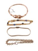 A SMALL COLLECTION OF JEWELLERY