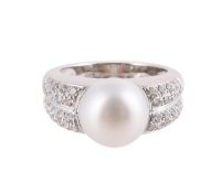 A SOUTH SEA CULTURED PEARL AND DIAMOND RING