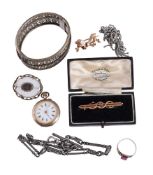 A SMALL GROUP OF JEWELLERY