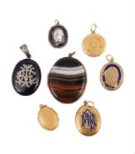 Y A COLLECTION OF ANTIQUE LOCKETS